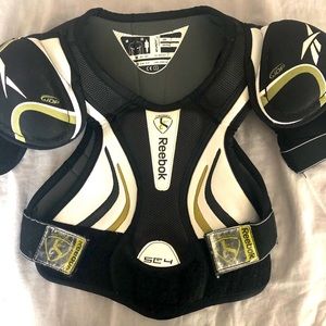 Size JR M junior medium Reebok hockey shoulder pads